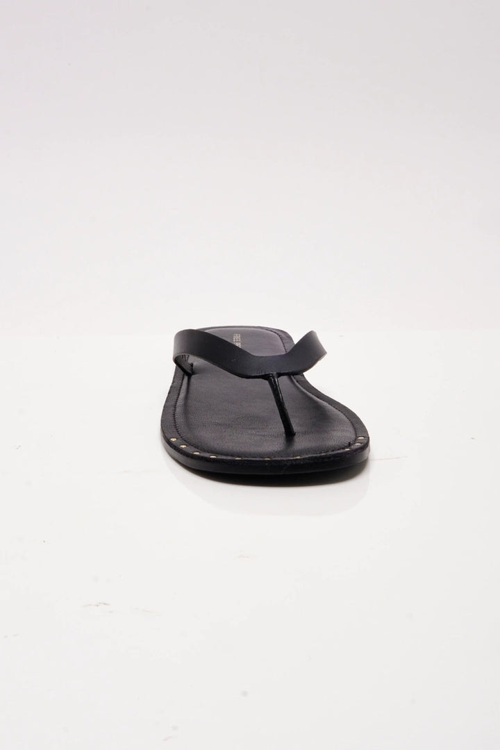 Free People - Sona Thong Sandals in Black