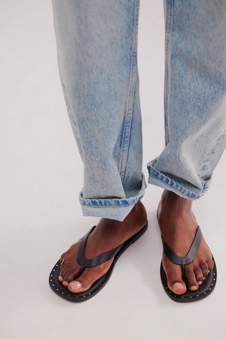 Free People - Sona Thong Sandals in Black
