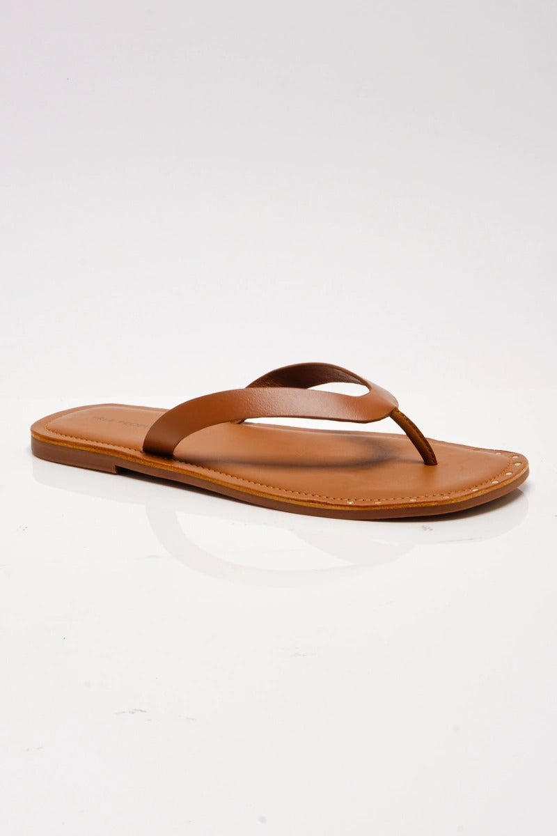 Free People - Sona Thong Sandals in Luggage
