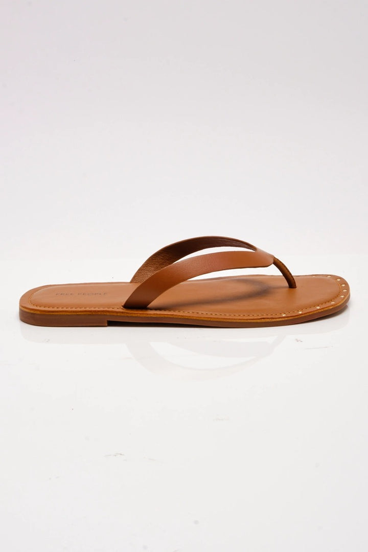 Free People - Sona Thong Sandals in Luggage