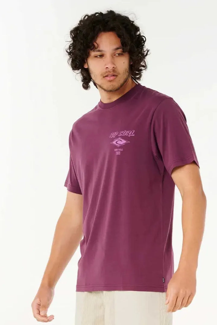 Rip Curl -Fade Out Icon Tee in Deep Plum