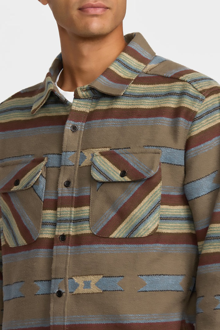 RVCA - Dayshift Blanket Flannel Long Sleeve Shirt in Mushroom