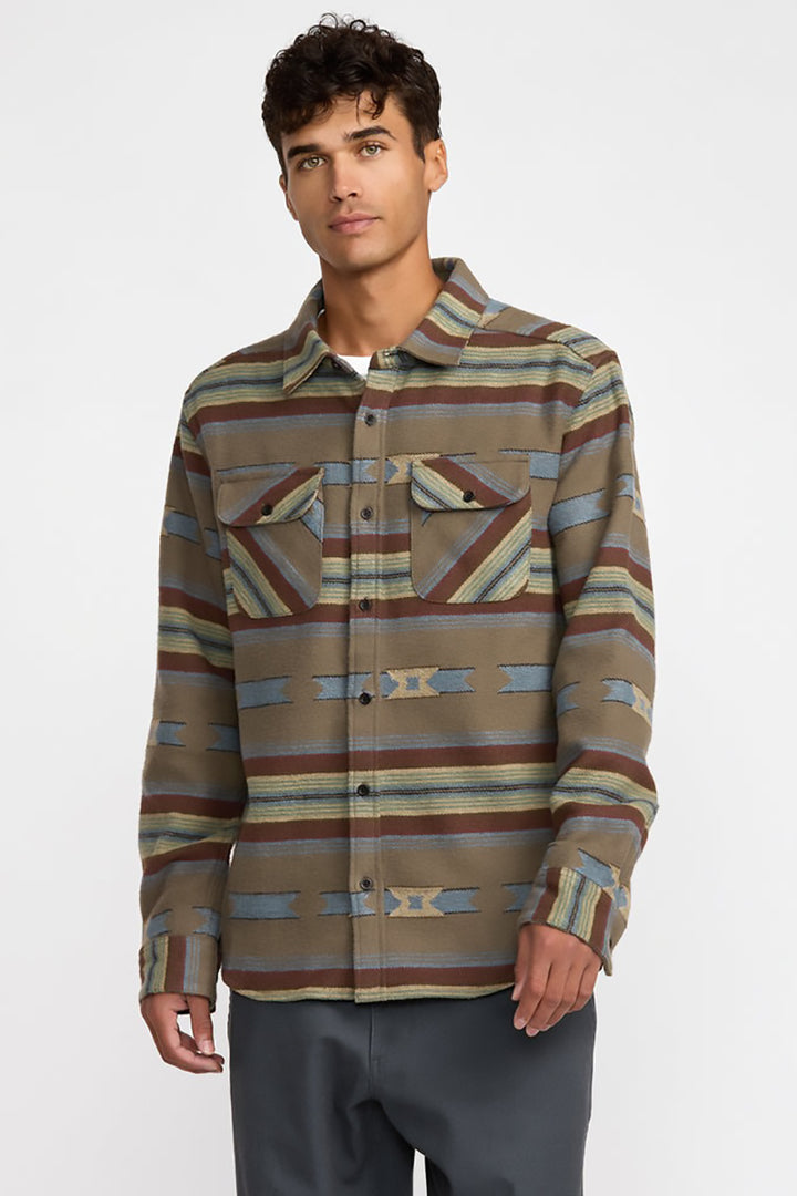 RVCA - Dayshift Blanket Flannel Long Sleeve Shirt in Mushroom