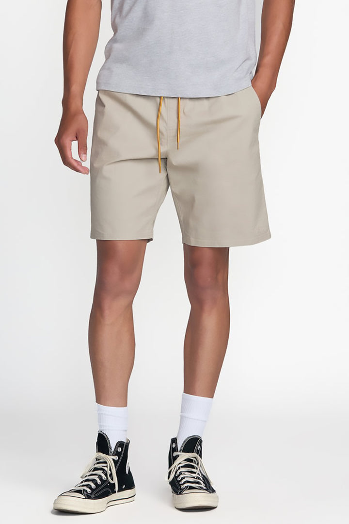 RVCA - Weekend Elastic 2 19in Short in Light Khaki