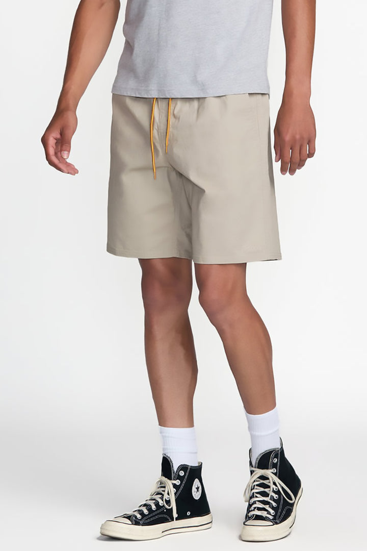 RVCA - Weekend Elastic 2 19in Short in Light Khaki