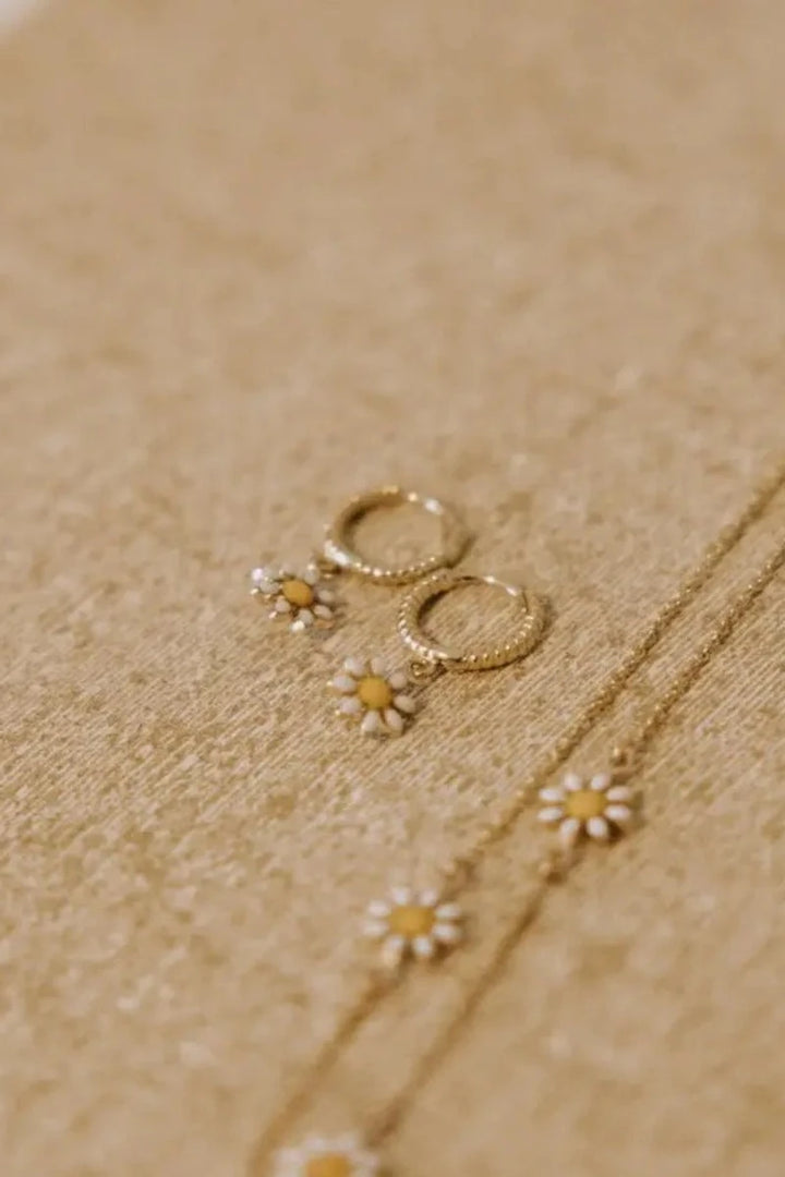 Mauve Jewelry Co. - Carolina Daisy Necklace