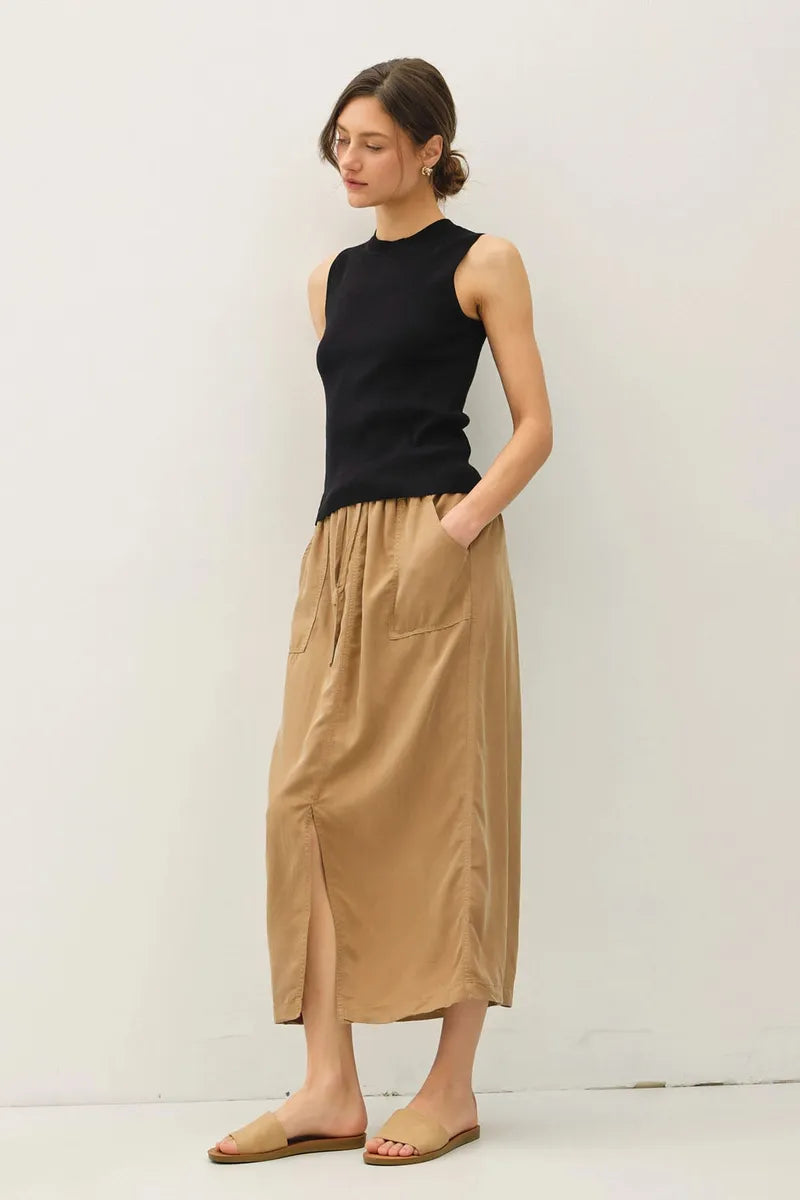 Be Cool -  Classic Crew Neck Sleeveless Slim Knitted Tank in Black