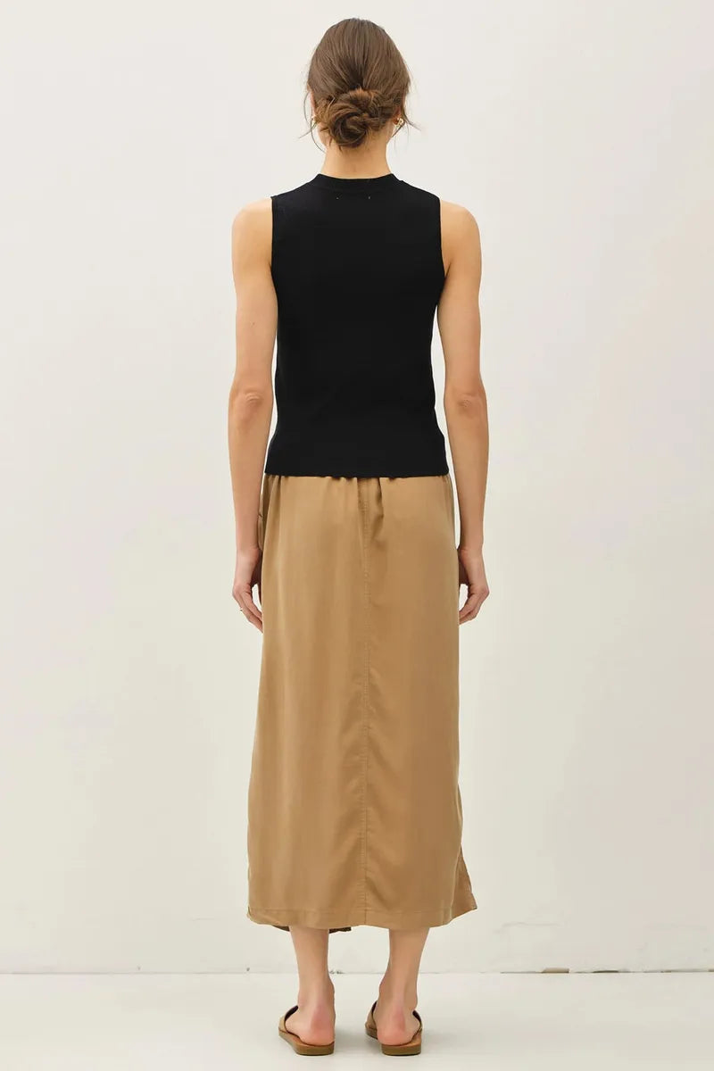 Be Cool -  Classic Crew Neck Sleeveless Slim Knitted Tank in Black