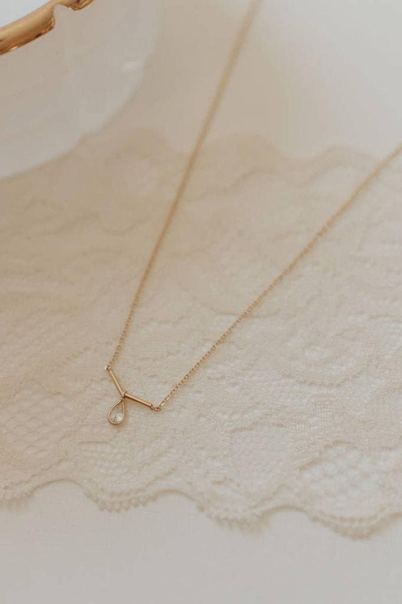 Mauve Jewlery Co. - Harper Diamond Teardrop Necklace in Gold