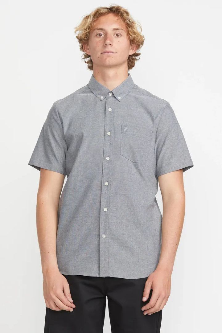 Volcom - Everett Oxford Short Sleeve Shirt in Blk