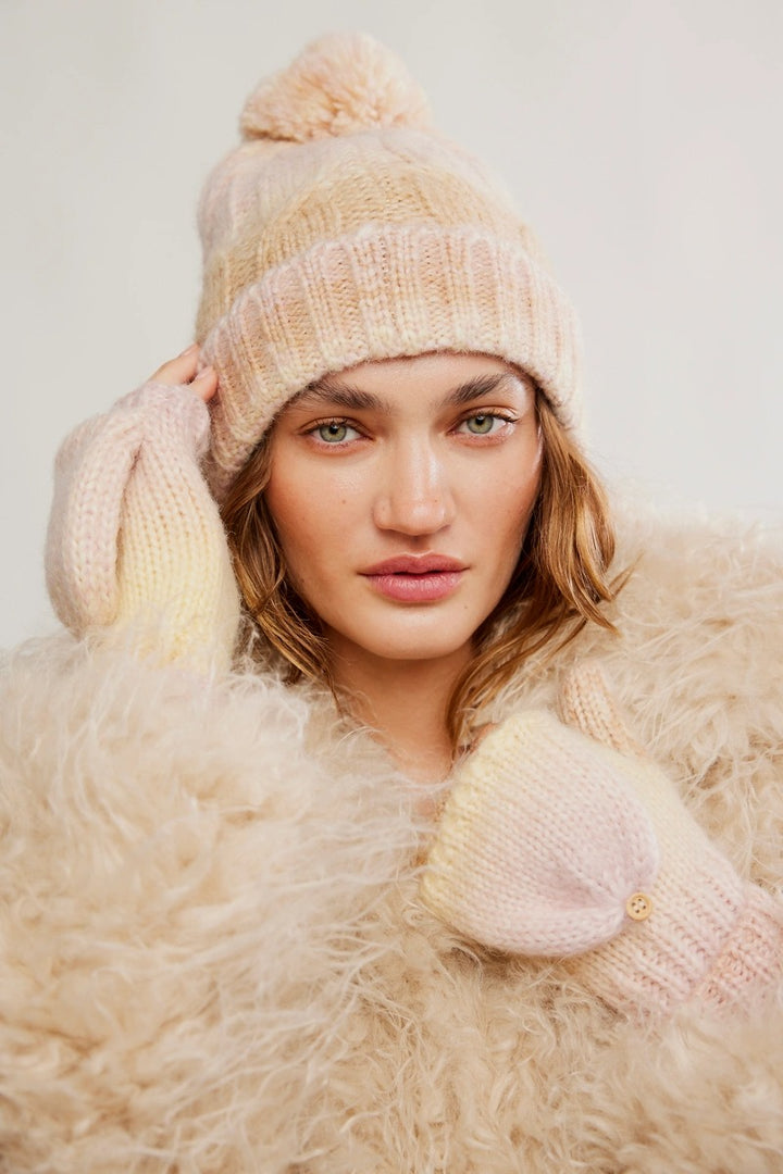 Free People - Rainbow Run Hat and Glove Set in Ivory