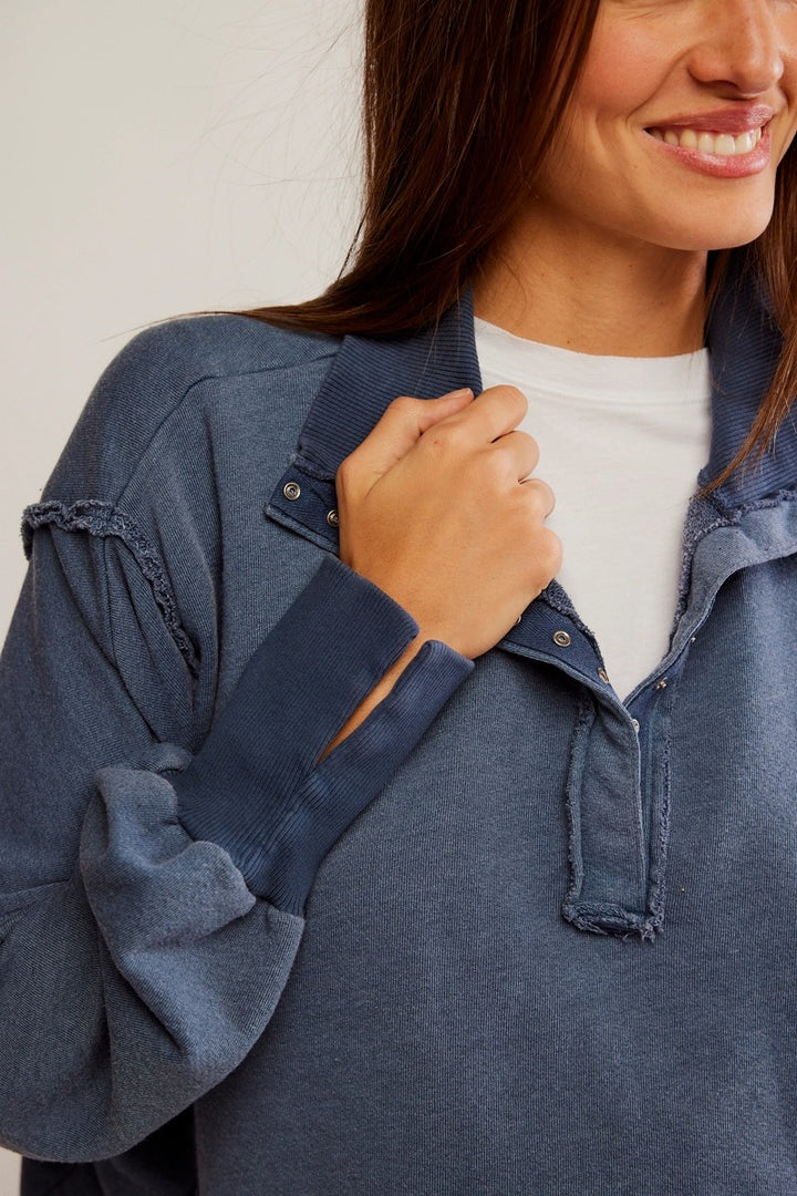 Free People - We The Free Camden Henley Sweatshirt in Navy