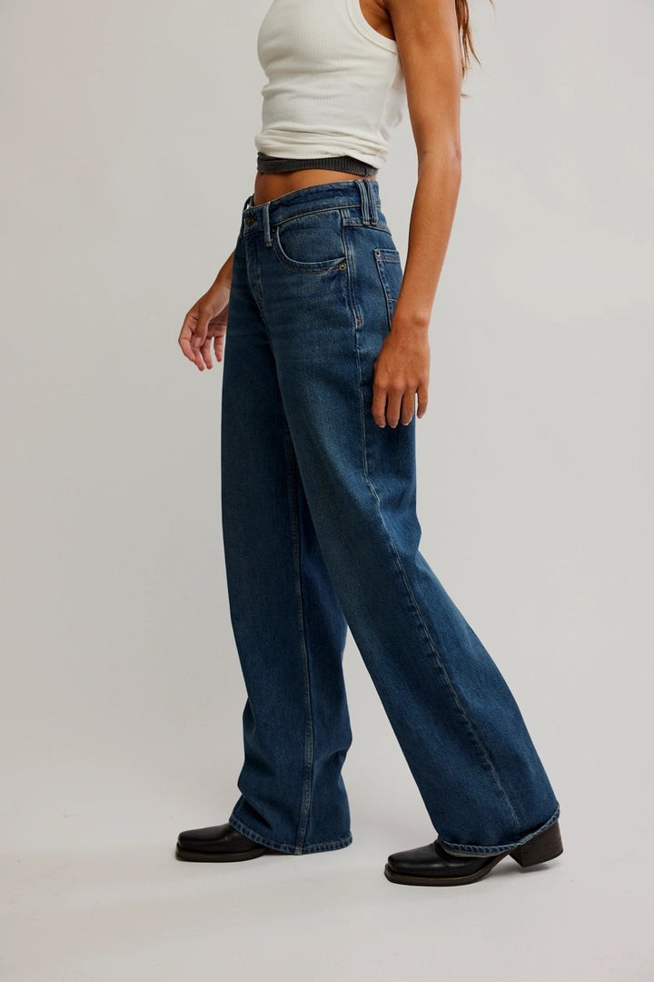 Free People - We The Free Tennessee Low-Rise Boyfriend Jeans in Outlaw
