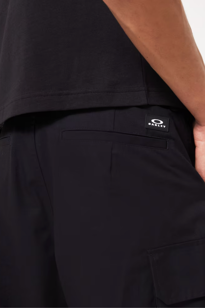 Oakley - Oakley Utility Cargo Shorts in Blackout