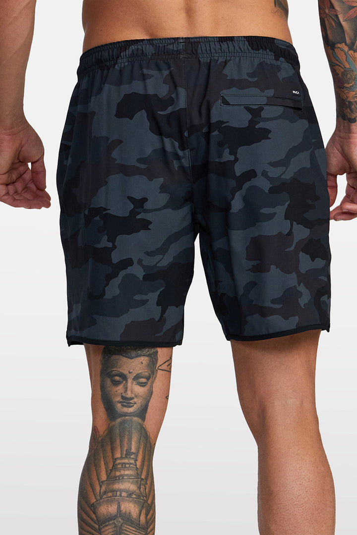 RVCA - Yogger Stretch 17in Short in Camo