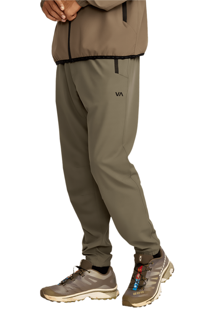 RVCA - Yogger Pant II in Mushroom
