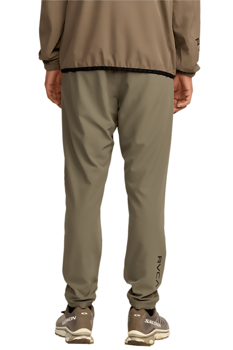 RVCA - Yogger Pant II in Mushroom